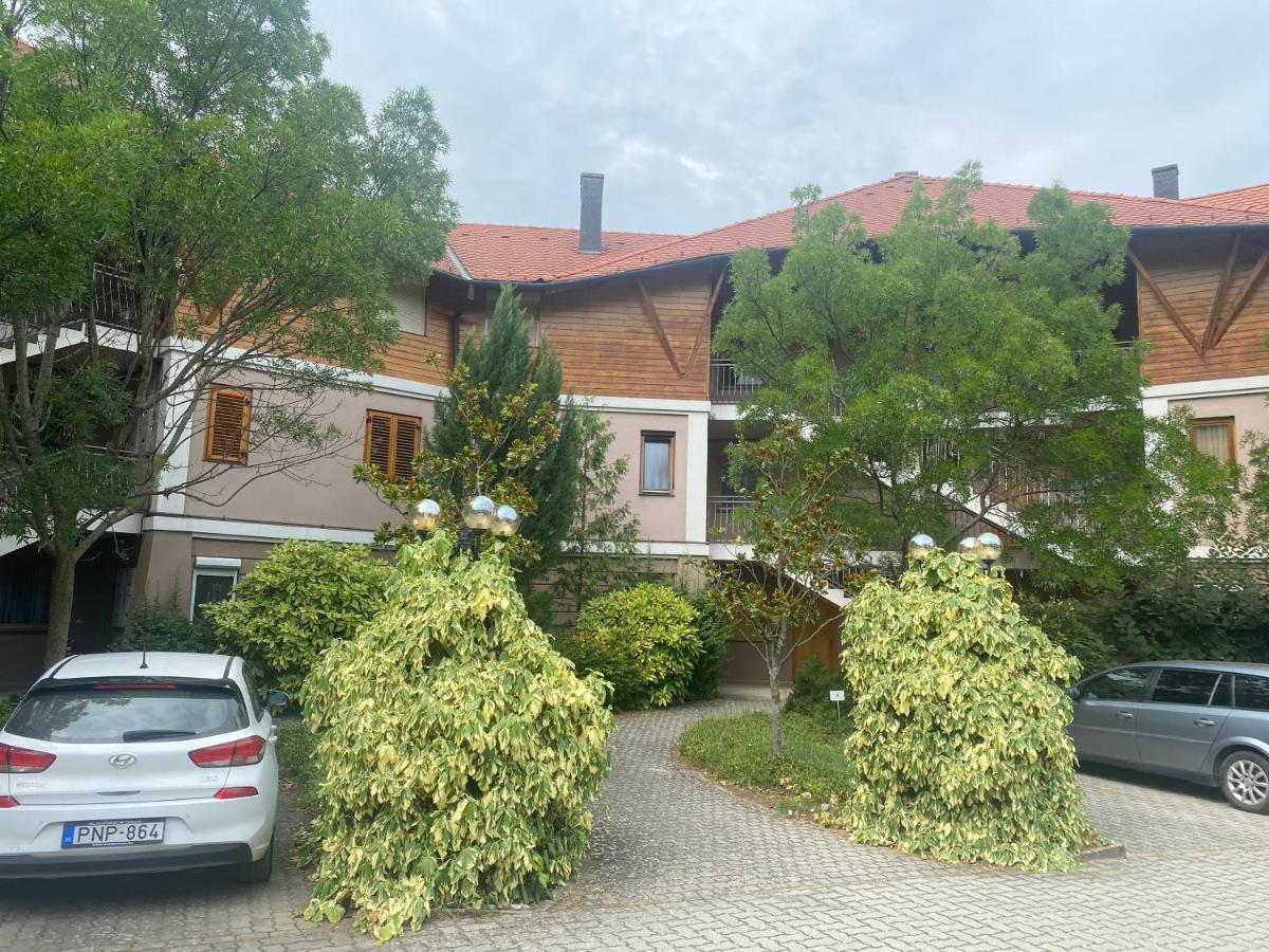 Selyemakácapartman Balatonlelle Esterno foto